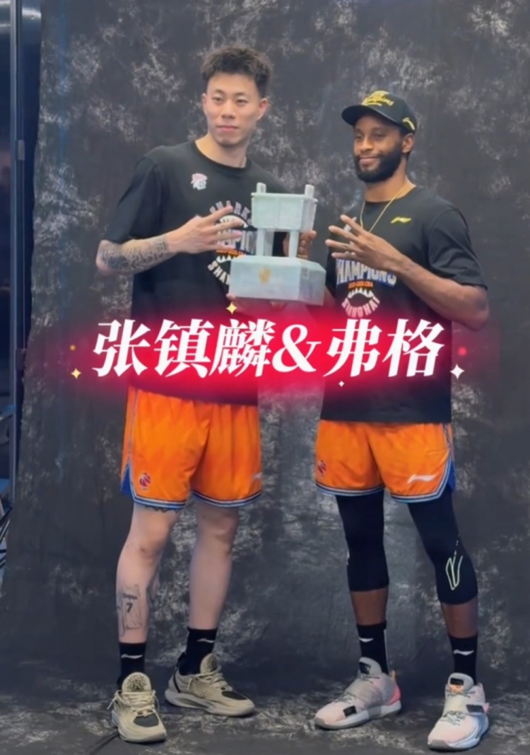 摄影师让比1 张镇麟弗格伸出4根手指：我是四个冠军