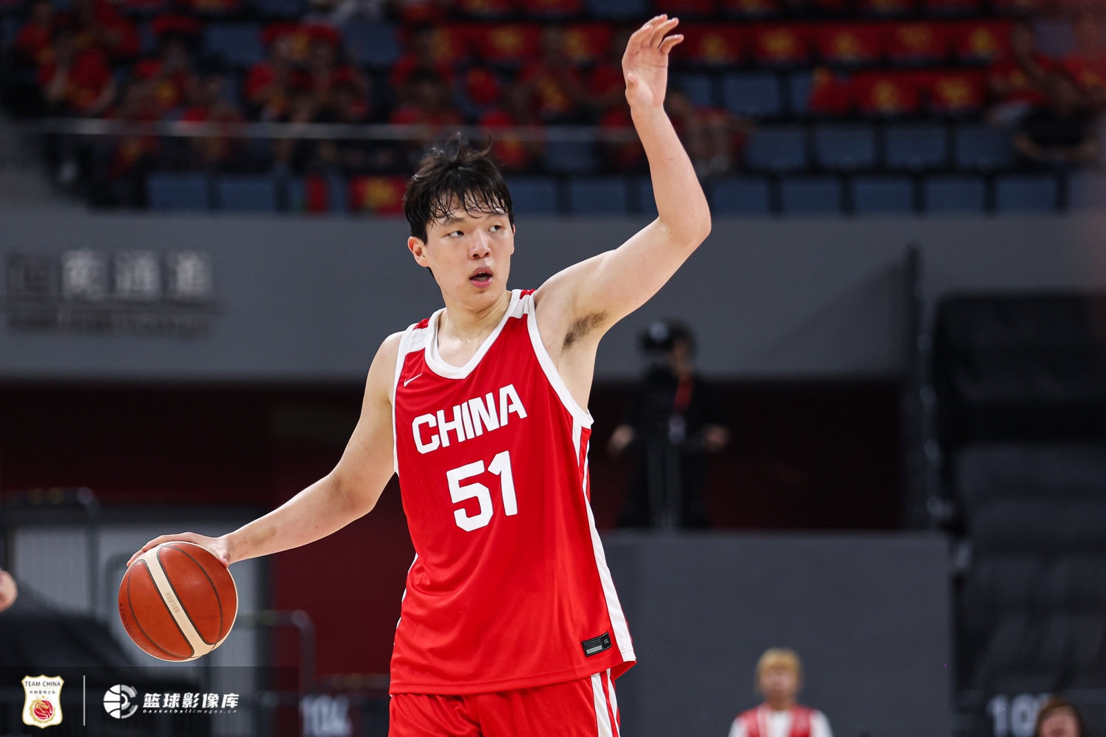 媒体人：杨瀚森在场上长处明显 下半场可以让他多打打